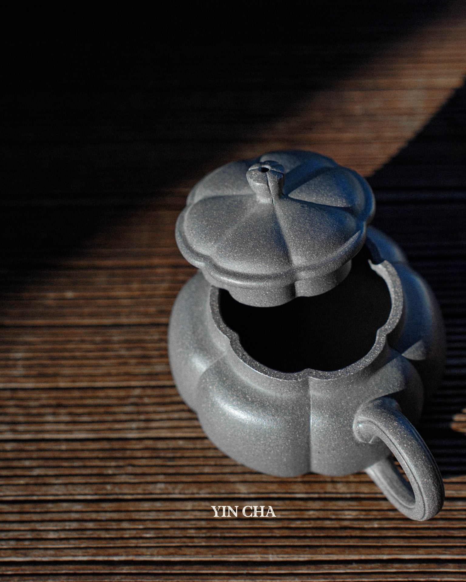 Handmade Yi Xing Tea Pot- Blue Gray Clay / Qing Hui Duan Ni 青灰段泥