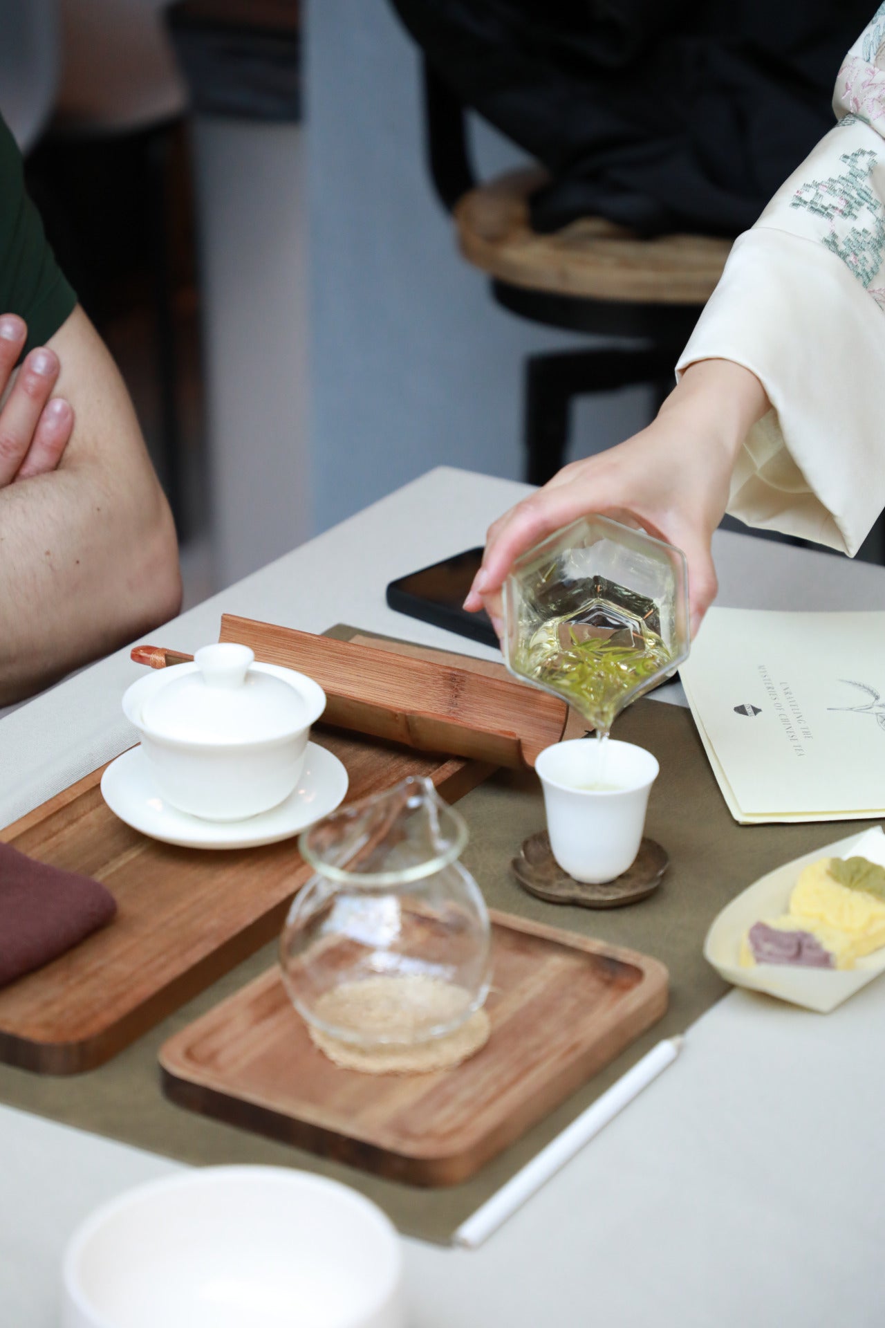Signature Workshop (16:00, 29-06-2025) - Discovering Chinese Tea (small group)