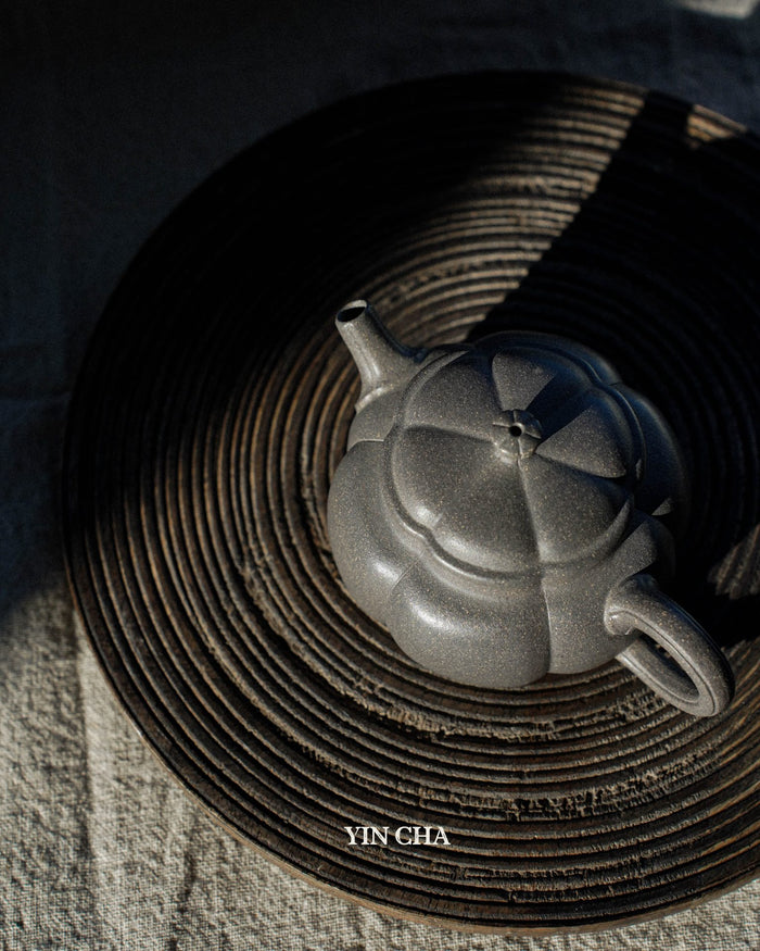 Handmade Yi Xing Tea Pot- Blue Gray Clay / Qing Hui Duan Ni 青灰段泥