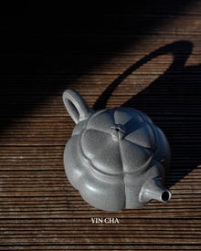 Handmade Yi Xing Tea Pot- Blue Gray Clay / Qing Hui Duan Ni 青灰段泥