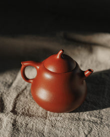 Handmade Yi Xing Tea Pot- Zhu Ni Clay Pear-shape 朱泥梨壶 - 150ml