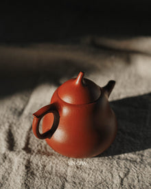 Handmade Yi Xing Tea Pot- Zhu Ni Clay Pear-shape 朱泥梨壶 - 150ml